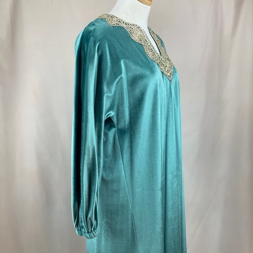 Vintage 70s LUCIE ANN Womens (M/L) Velour Night Gown Gold Mobwife Glam Roper