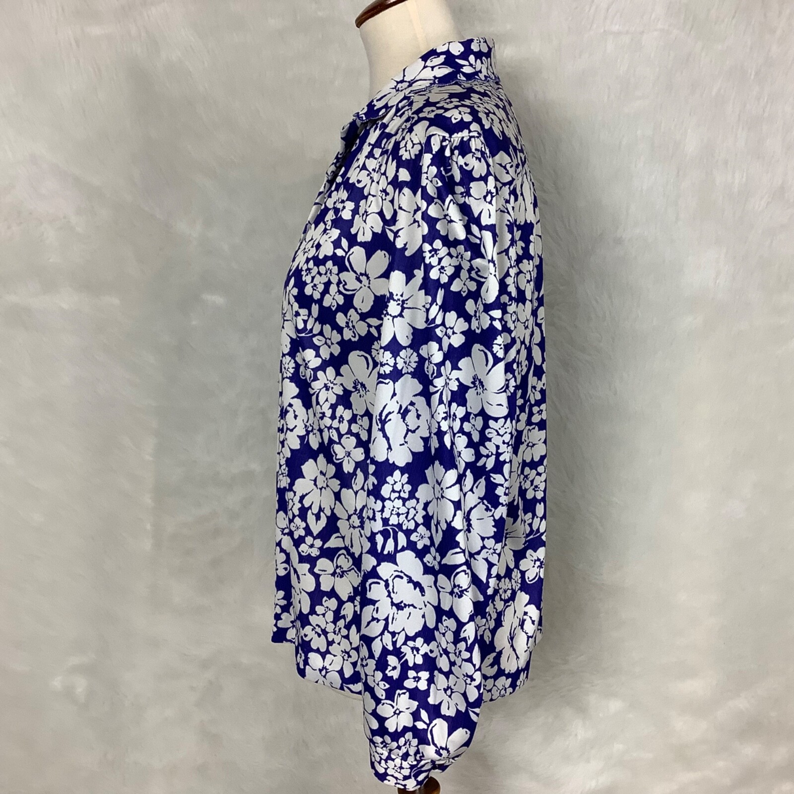 Vintage 70s Graff Californiawear Blue Floral Scalloped Collar Button Up Top