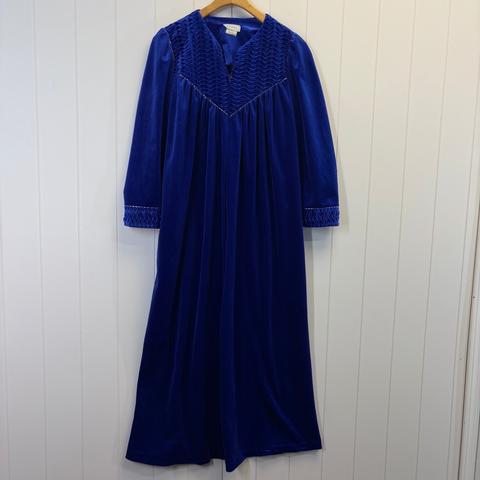 Vintage Appel Velour Housecoat Robe Women Medium Old Hollywood Loungewear Cozy