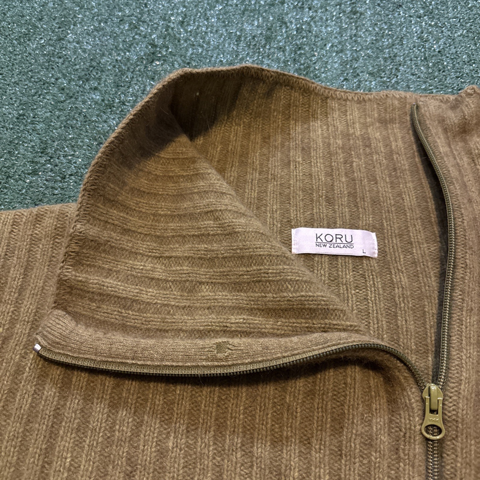 Vintage KORU New Zealand Sweater Possum Fur Merino Wool Silk Women L Olive Zip