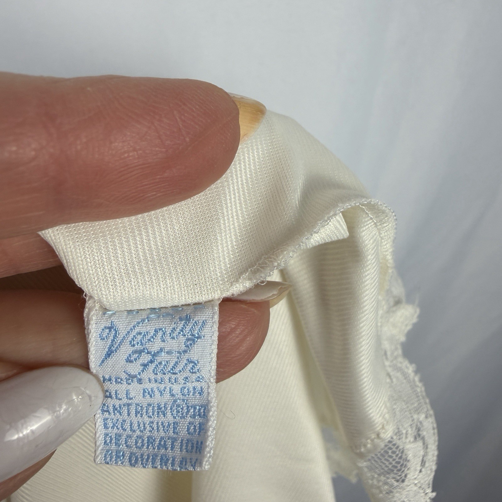 Vintage VANITY FAIR Full Slip Ivory Size 36 Lace Trim Indie Sleaze Dress Midi