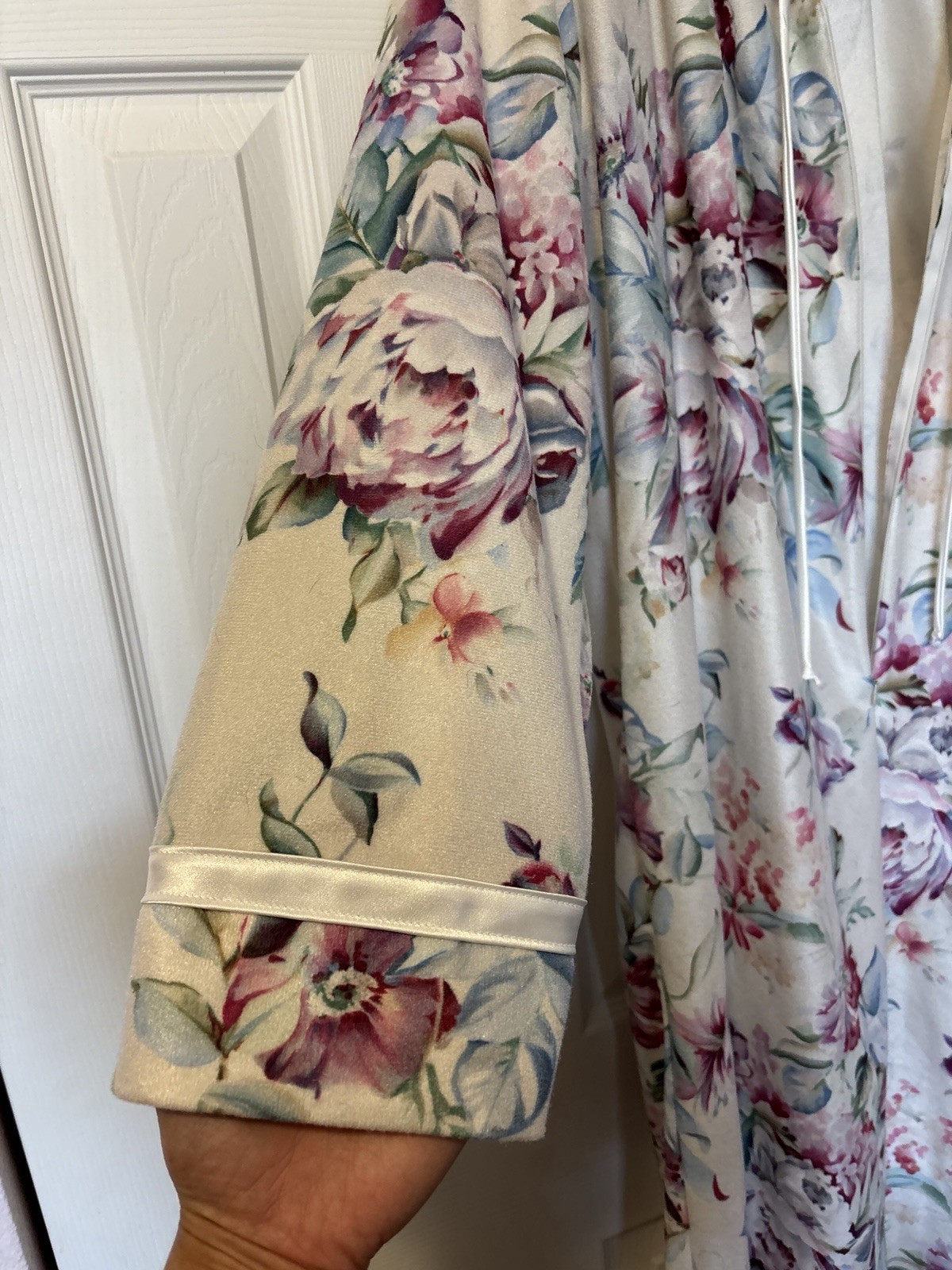 Vintage Adonna Floral Housecoat Robe Medium USA Zip Front Long Lounge Robe