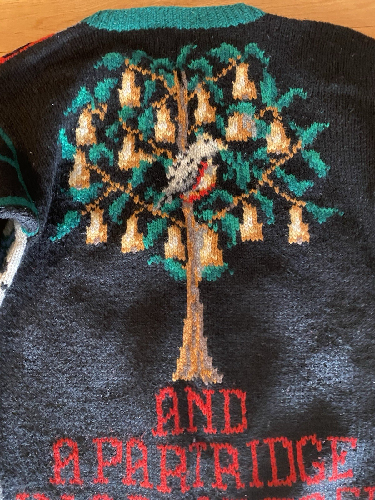 VTG THE EAGLE’S EYE HAND KNIT „AND A PARTRIDGE IN A PEAR TREE” CARDIGAN M