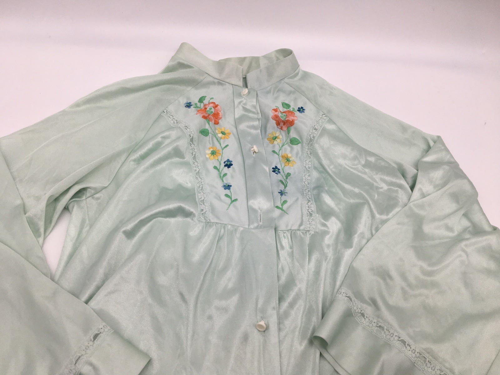 VTG Sears Mint Green Embroidered Flowers Silky Robe Size Small 32-34 READ USA