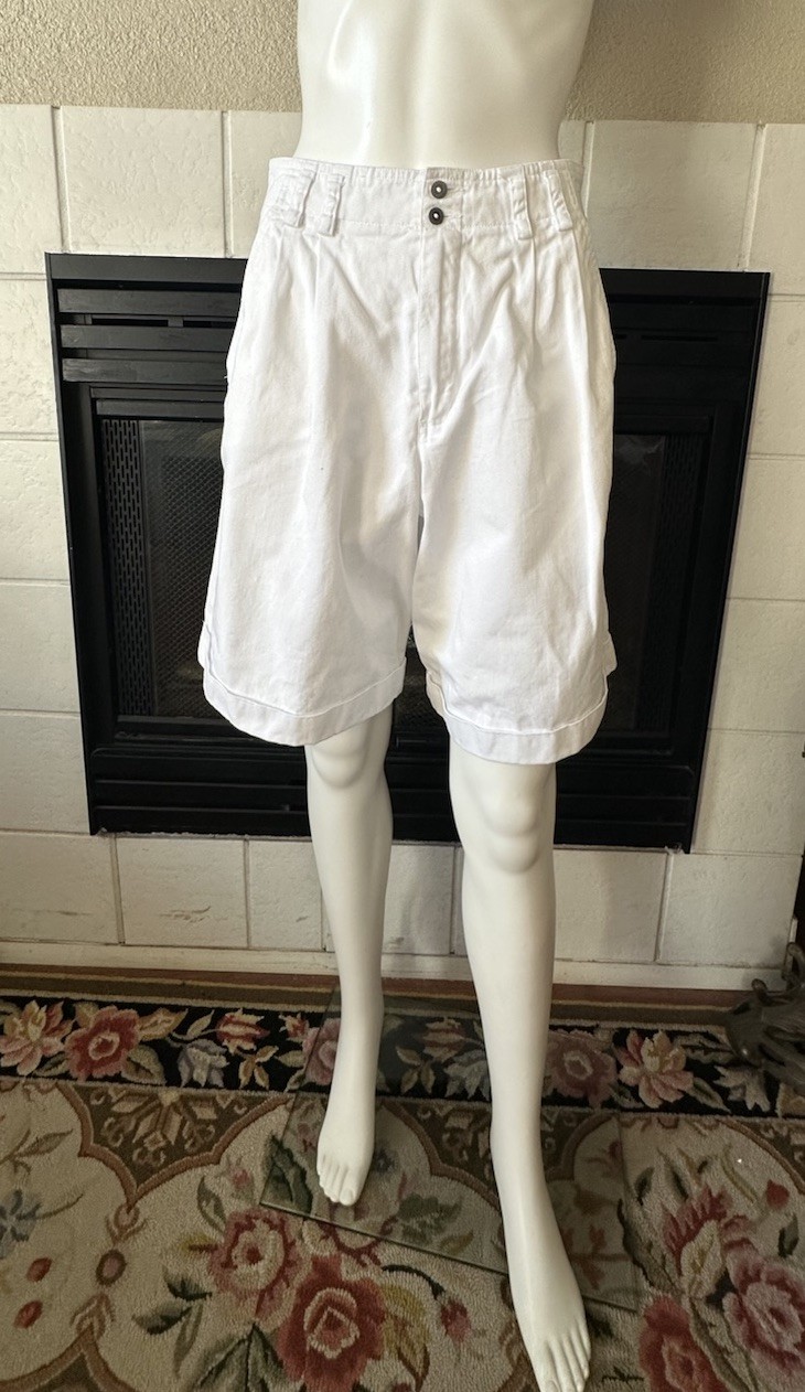 Vtg Liz Sport 80-90’s White Shorts Size 8 Waist 28” Seam To Seam 14”