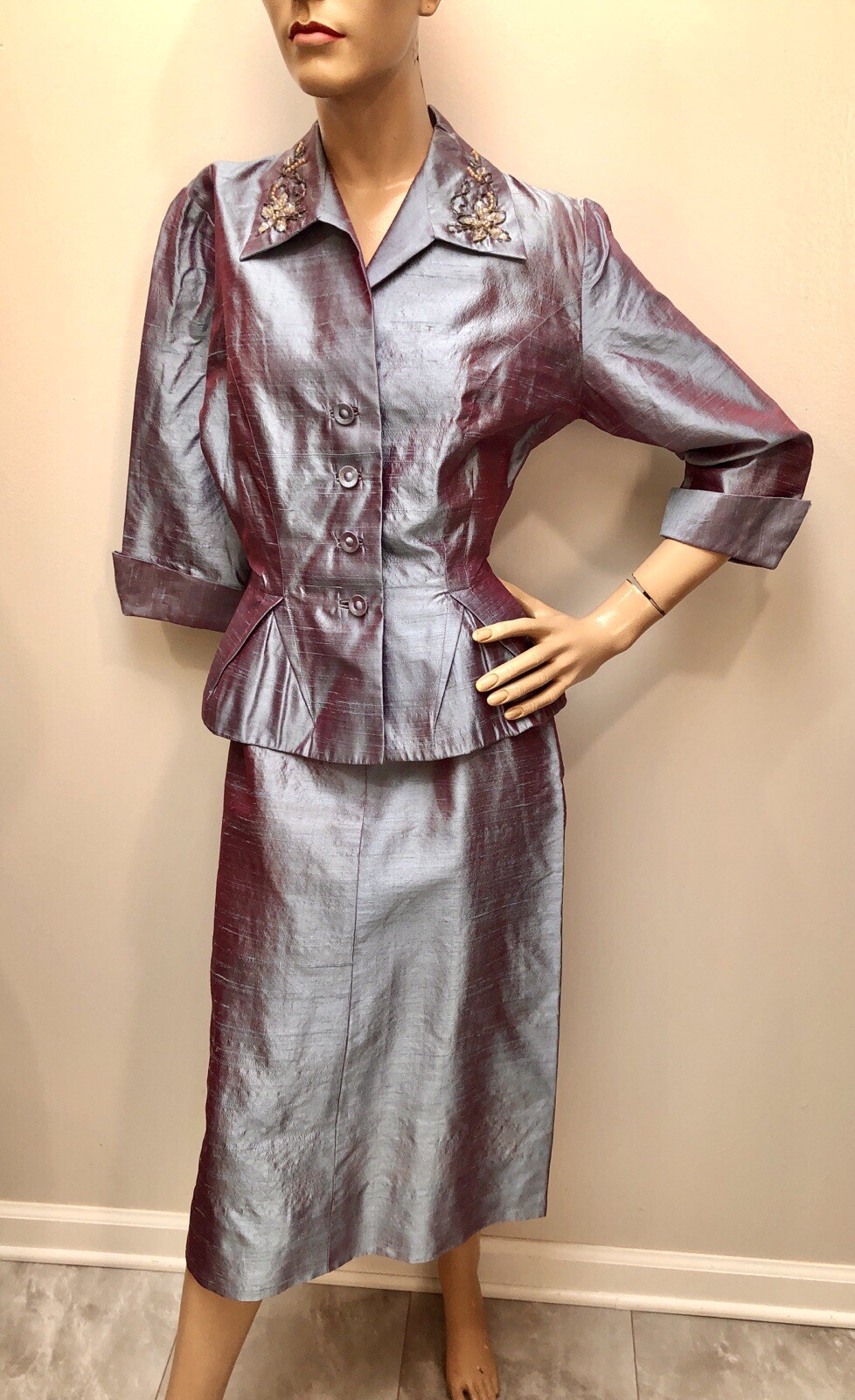 VTG 1950s „NEW LOOK” R&K Original IRIDESCENT LILAC SHARKSKIN Peplum Beaded SUIT