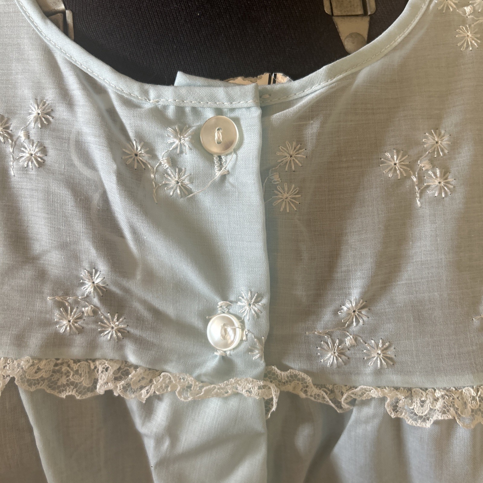 Vintage 1960’s Katz Shift Blue Nightgown With Lace And Embroidered Flowers Lg.