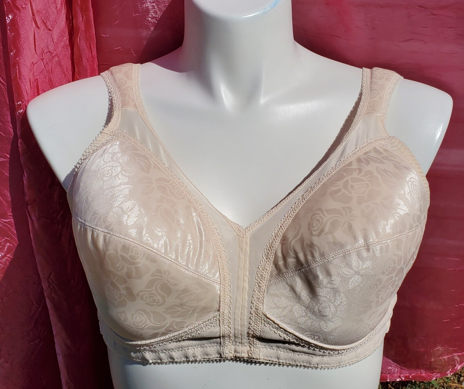 Playtex Bra Size 44B Beige Silky Lace Sexy Sissy Pin-up Crossdress Y2K