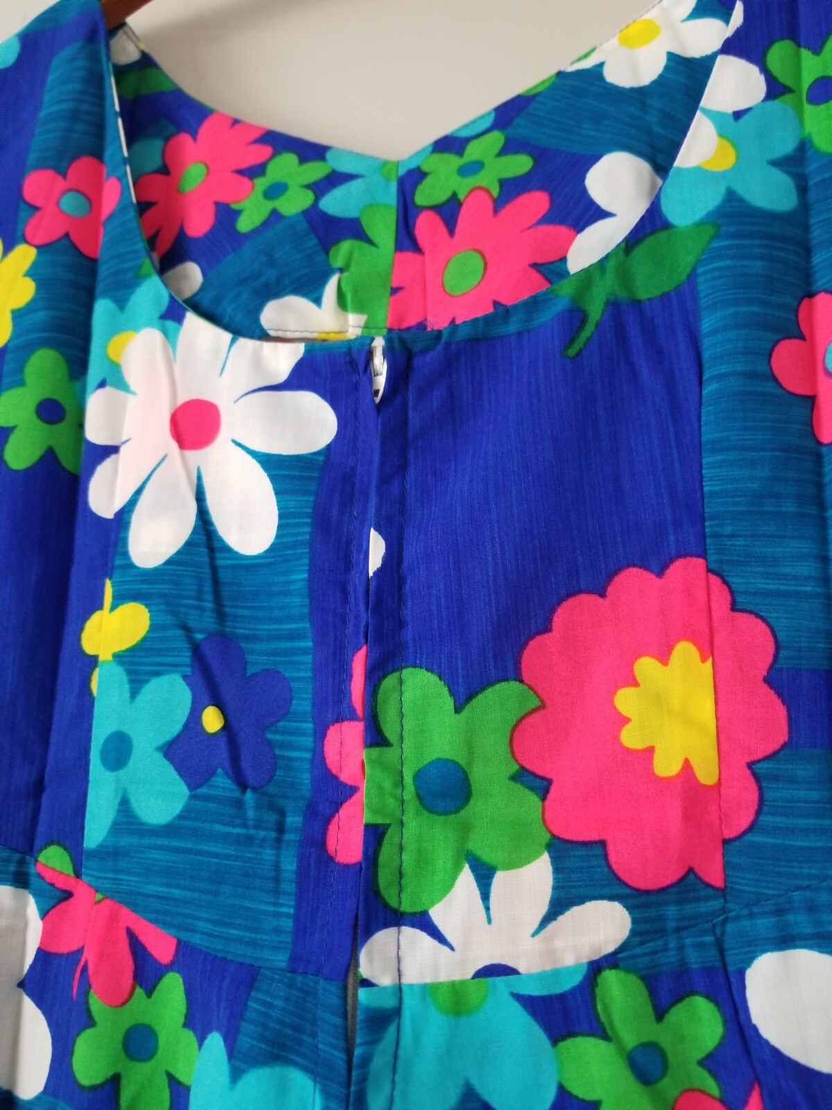 VINTAGE! Made in Hawaii Colorful FLORAL DRESS *See Pics for Measurements*