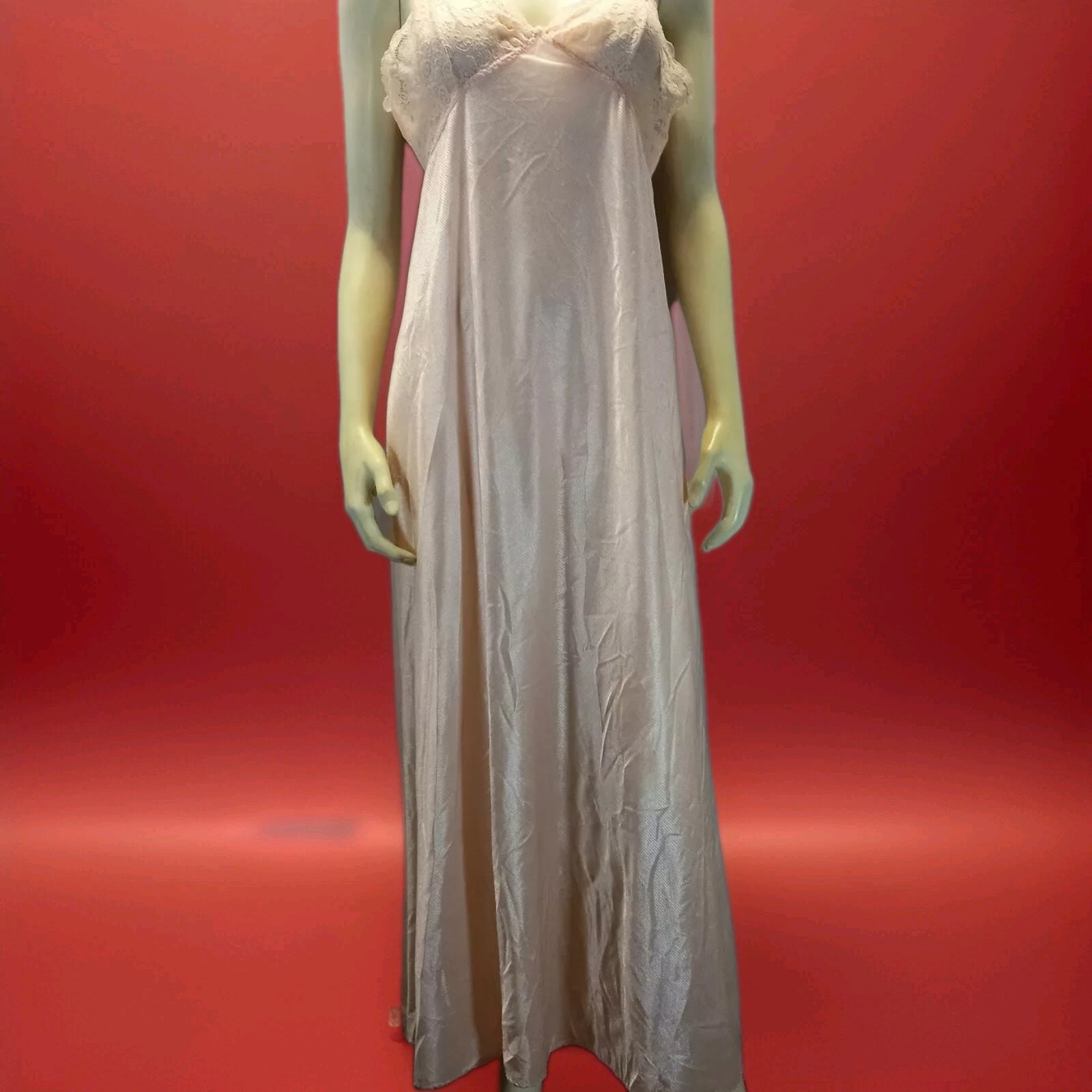 VTG „Ferrand Sanchez” by Vanity Fair Blush Silky Lace PEiGNOIR SET