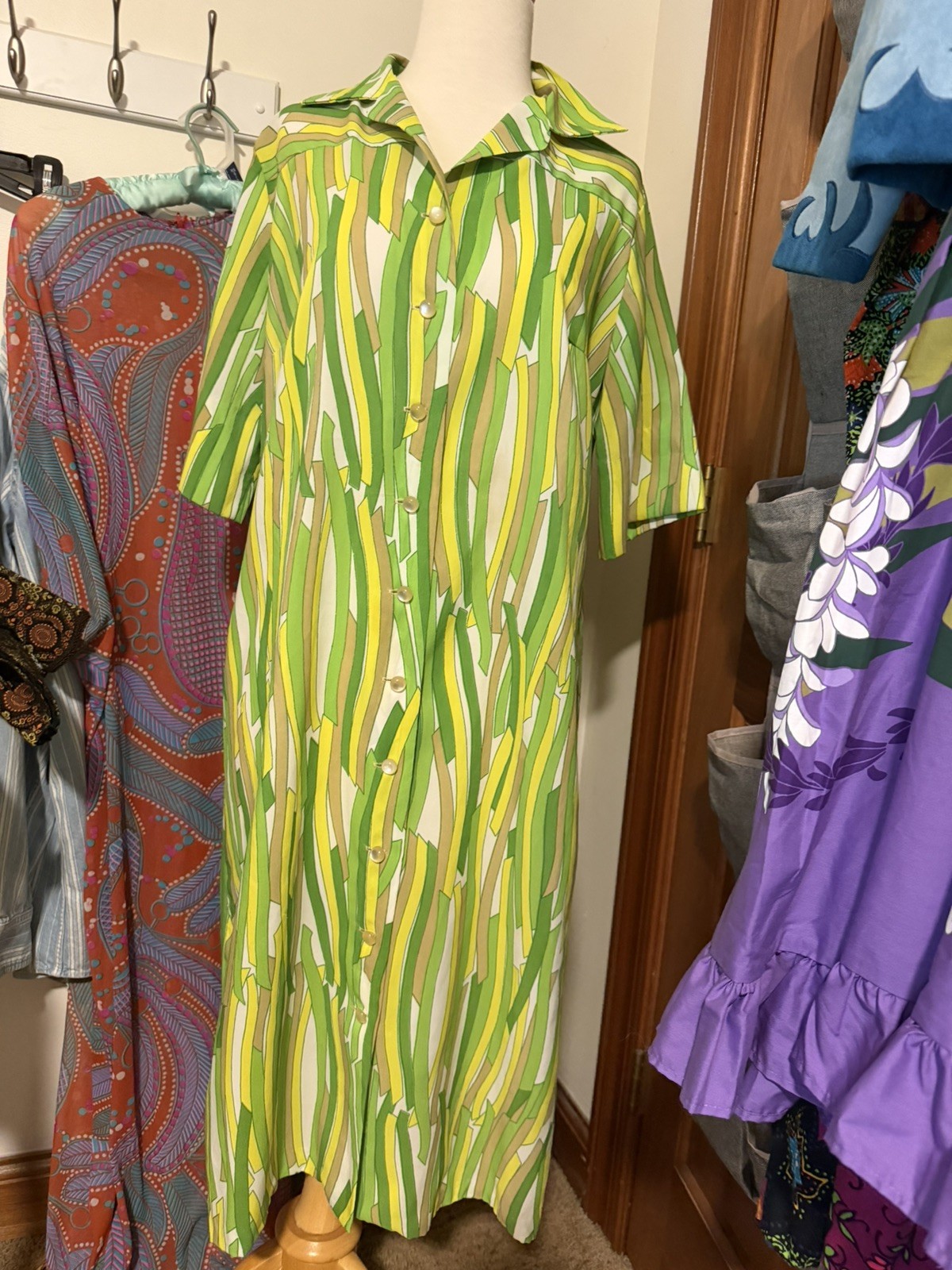 True Vintage 60s 70s Fashion Frocks Green Abstract Stripe Button Front Dress M L