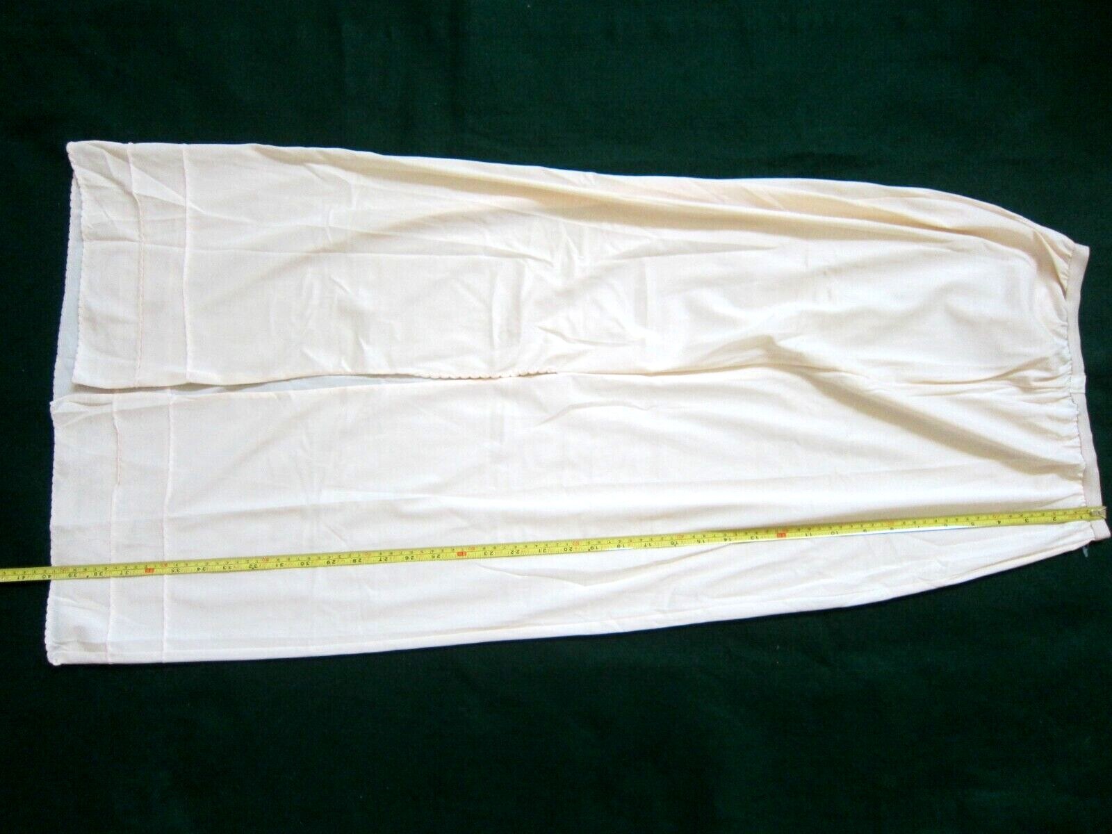 Vintage 60s WonderMaid NON CLING Satin SCALLOPE EDGE Silky LONG MAXI Half Slip M
