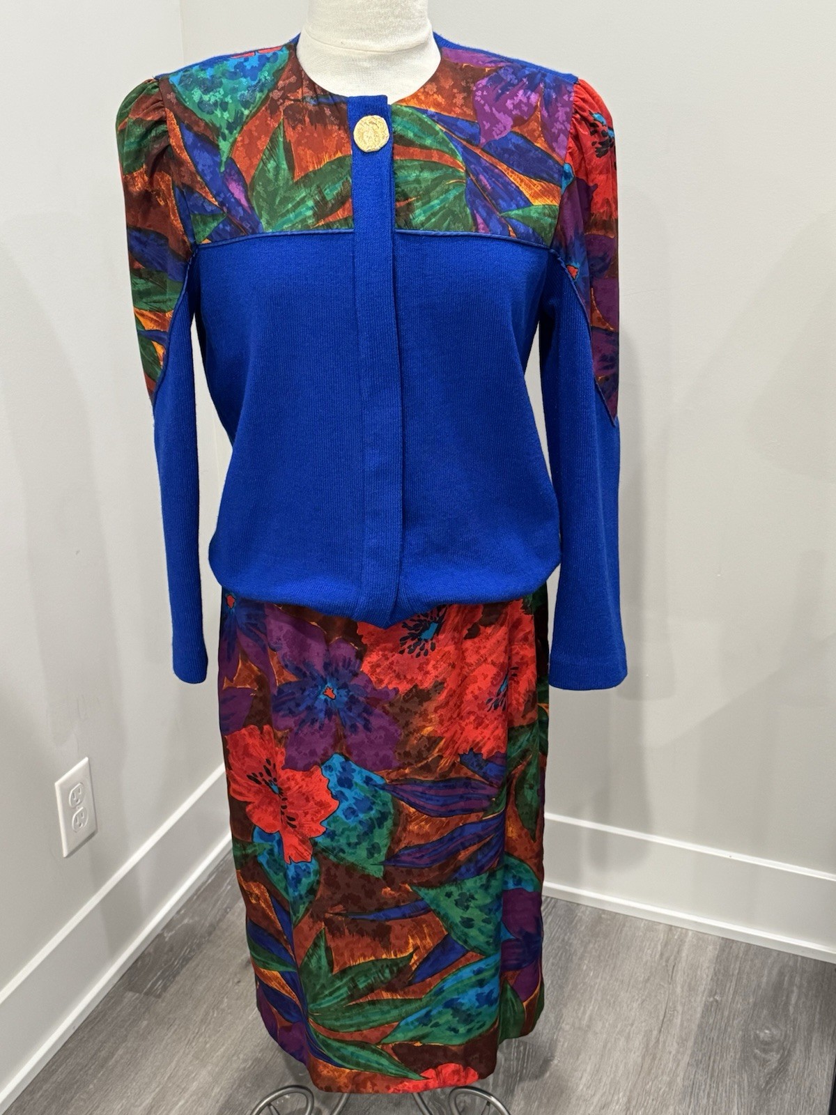 Vintage 80’s Anthony Sicari Women’s Size 8 Sweater Top & Skirt Set Floral Multi