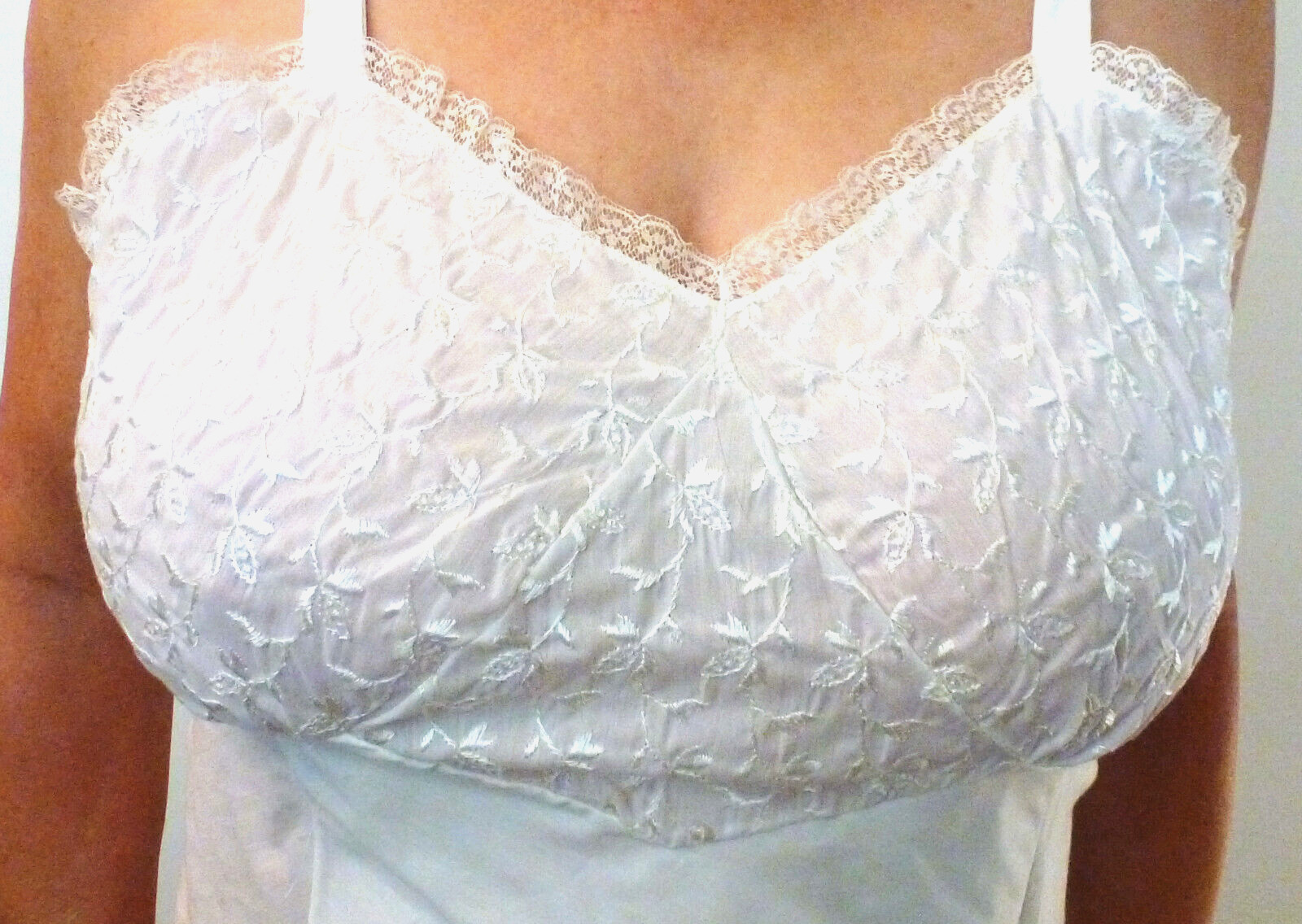 1950s SOCIETY COTTONY VTG WHITE SHADOW PANEL EMBROIDERED BUST FULL SLIP 36 38 EC