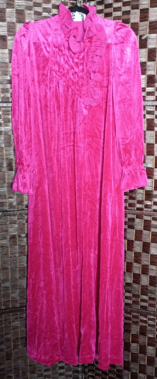 VTG Gilligan & O’Malley Fushia Velvet Ruffled Neck Collar Nightgown Size Medium