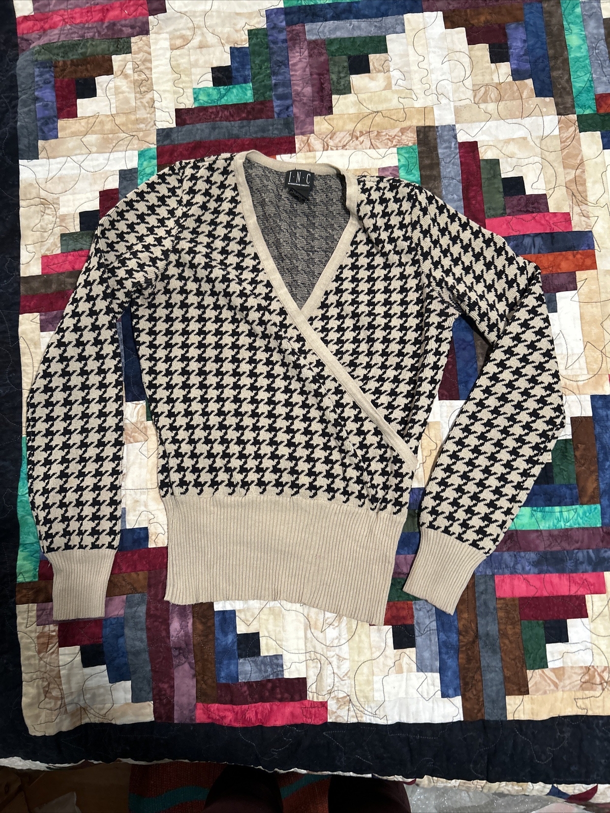 Vintage 1980s I.N.C. Beige Black Houndstooth Sweater Small International Concept