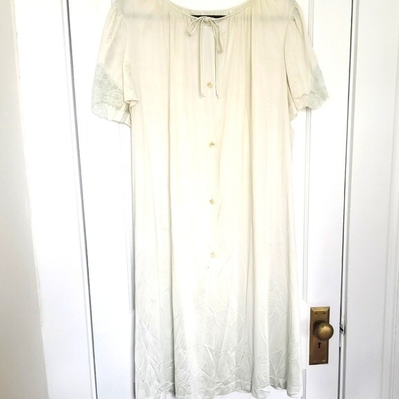Vintage Women’s Light Mint Green Satin Robe Pit to Pit 27in Right Side Pocket