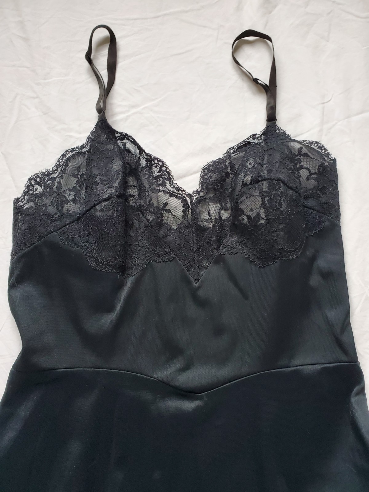 Warner Laros Vintage black slip-sz 32-style #4052 short-adjustable straps-lace