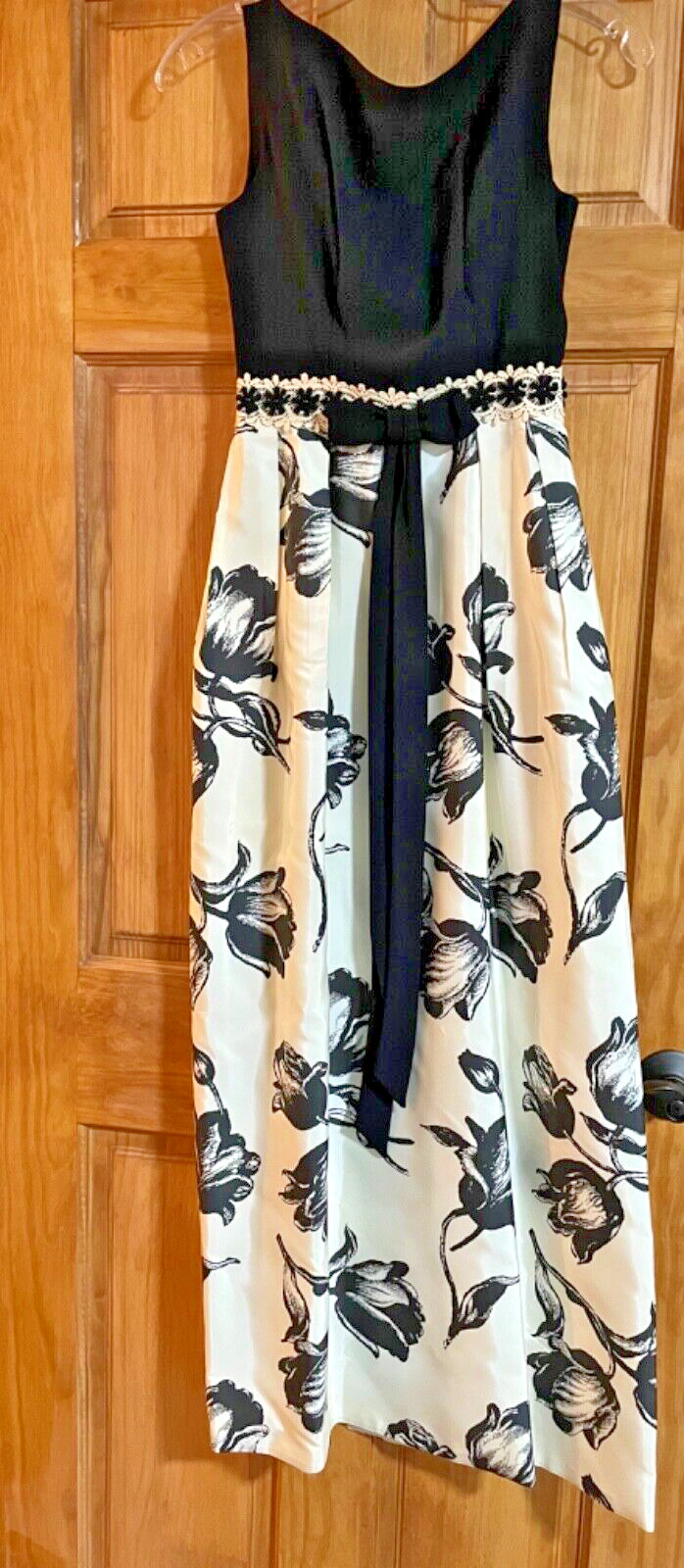 vintage 1960s formal long gown, ILGWU, black and white, no size tag, sleeveless