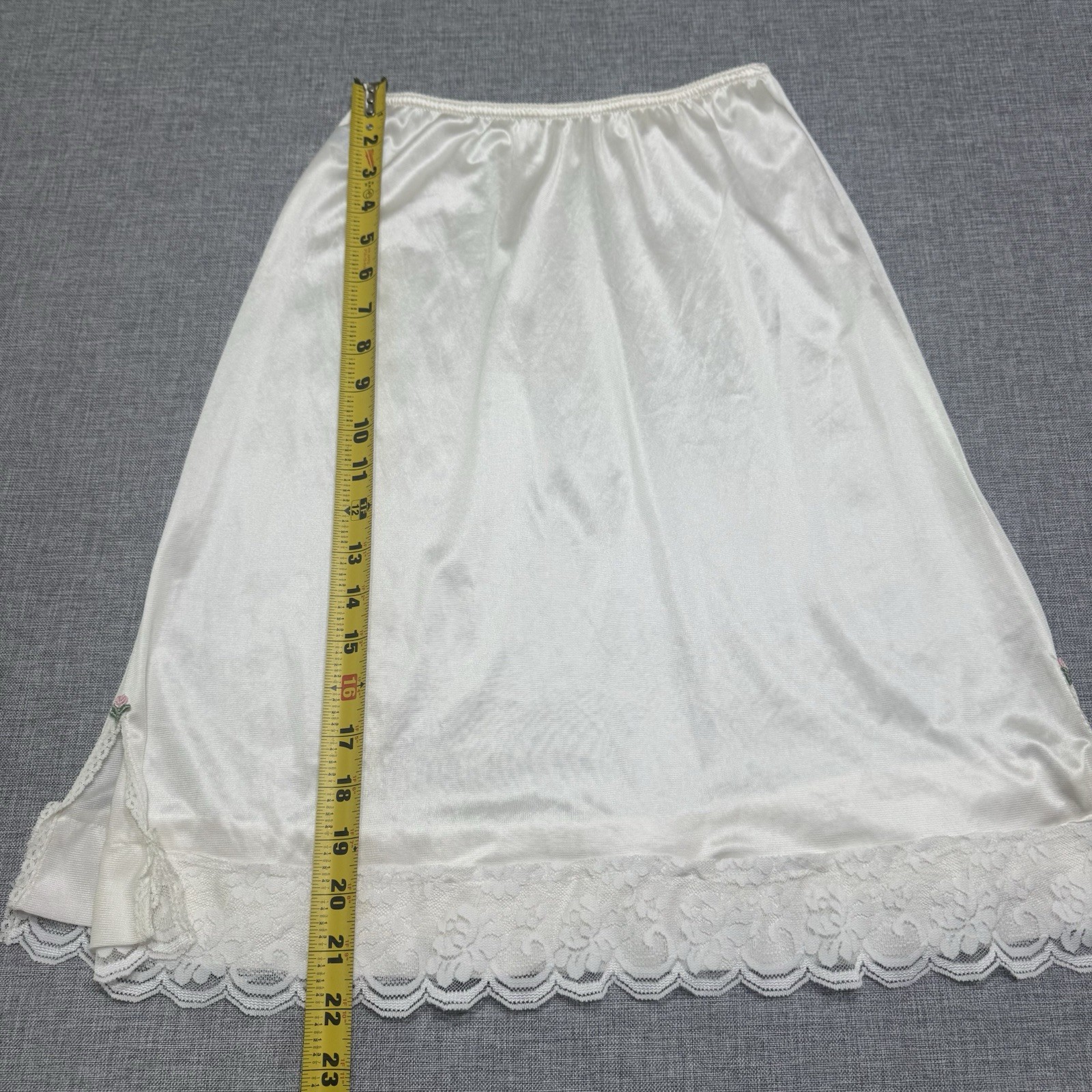 Vintage Maidenform Chantilly Slip Small Antron Nylon Lace Trim Rose Union USA