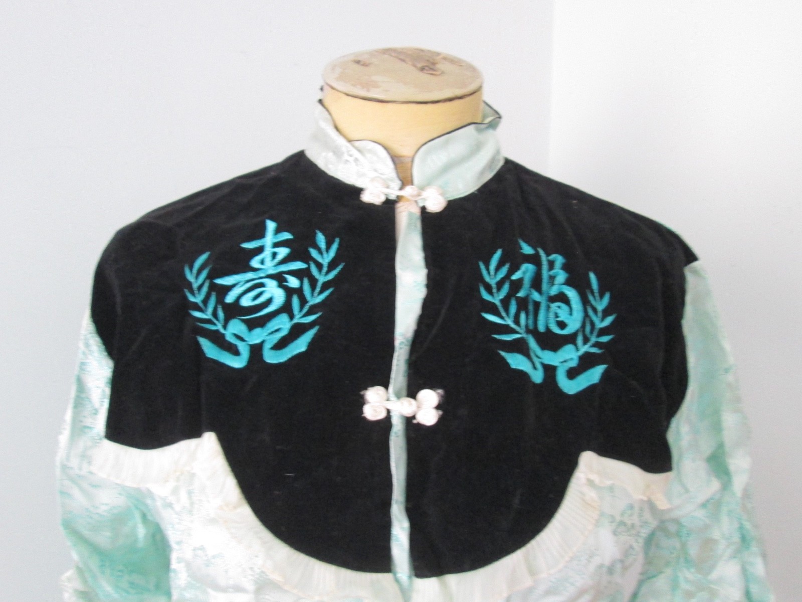 Vtg silky Asian pajamas set mint green black velvet sleep top and pants M