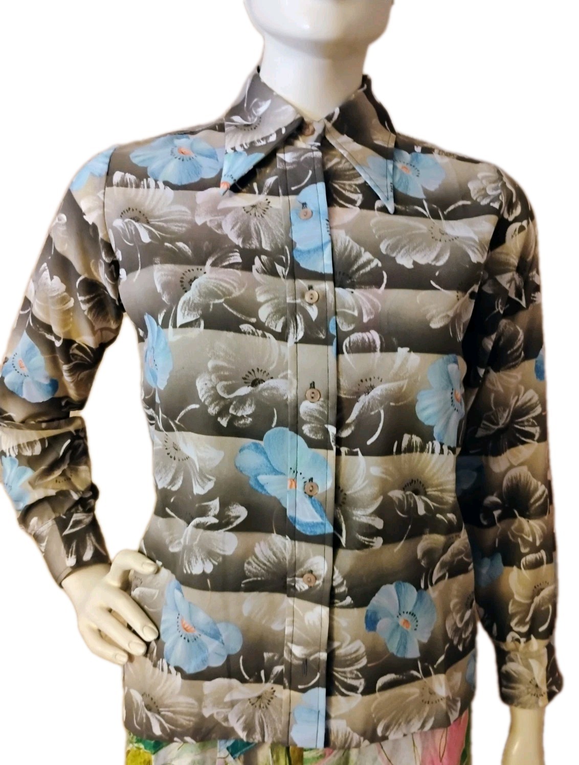 VTG Dead Stock „Pssst! IT’S GAILORD” Gray/Baby Blue Floral Poly L/S Blouse 10