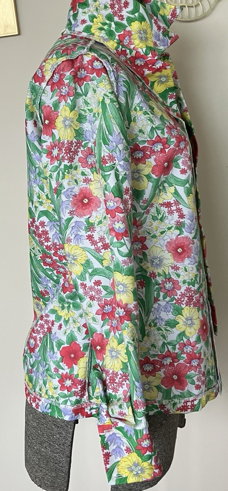 Vintage 60s/70s Mod Floral Button Down Blouse Size Med Women’s Long Sleeve