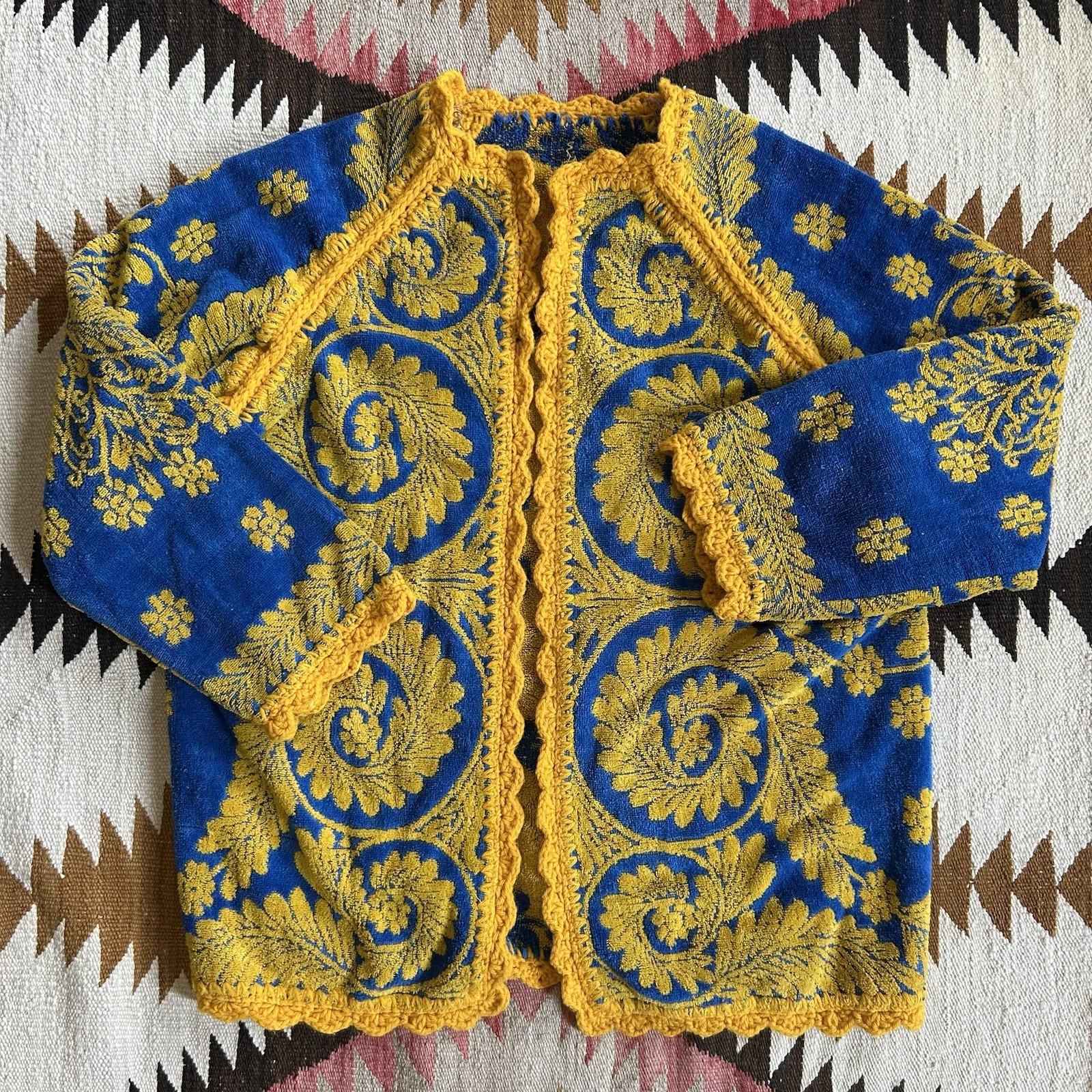 Vintage 1960s 70s Terry Cloth Beach Coverup / Robe – Blue & Gold