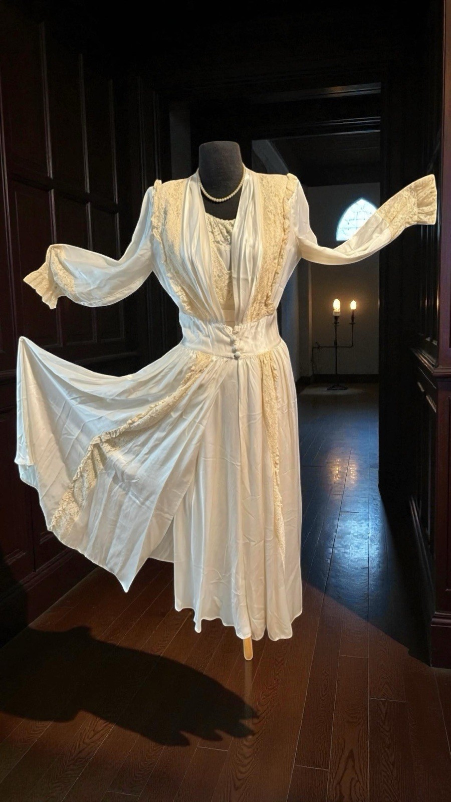 Amazing 1940’s Cream Colored Sexy Peignoir Robe Honeymoon Set Ruffles Lace
