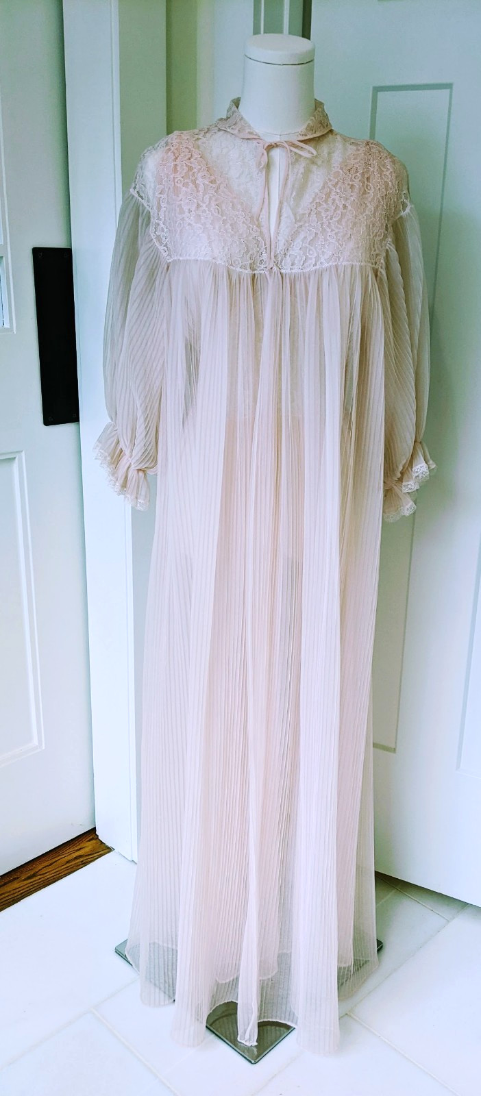 Vintage Nylon Tricot & Lace Pale Pink Very Sheer Peignoir Set Size M Gorgeous!!