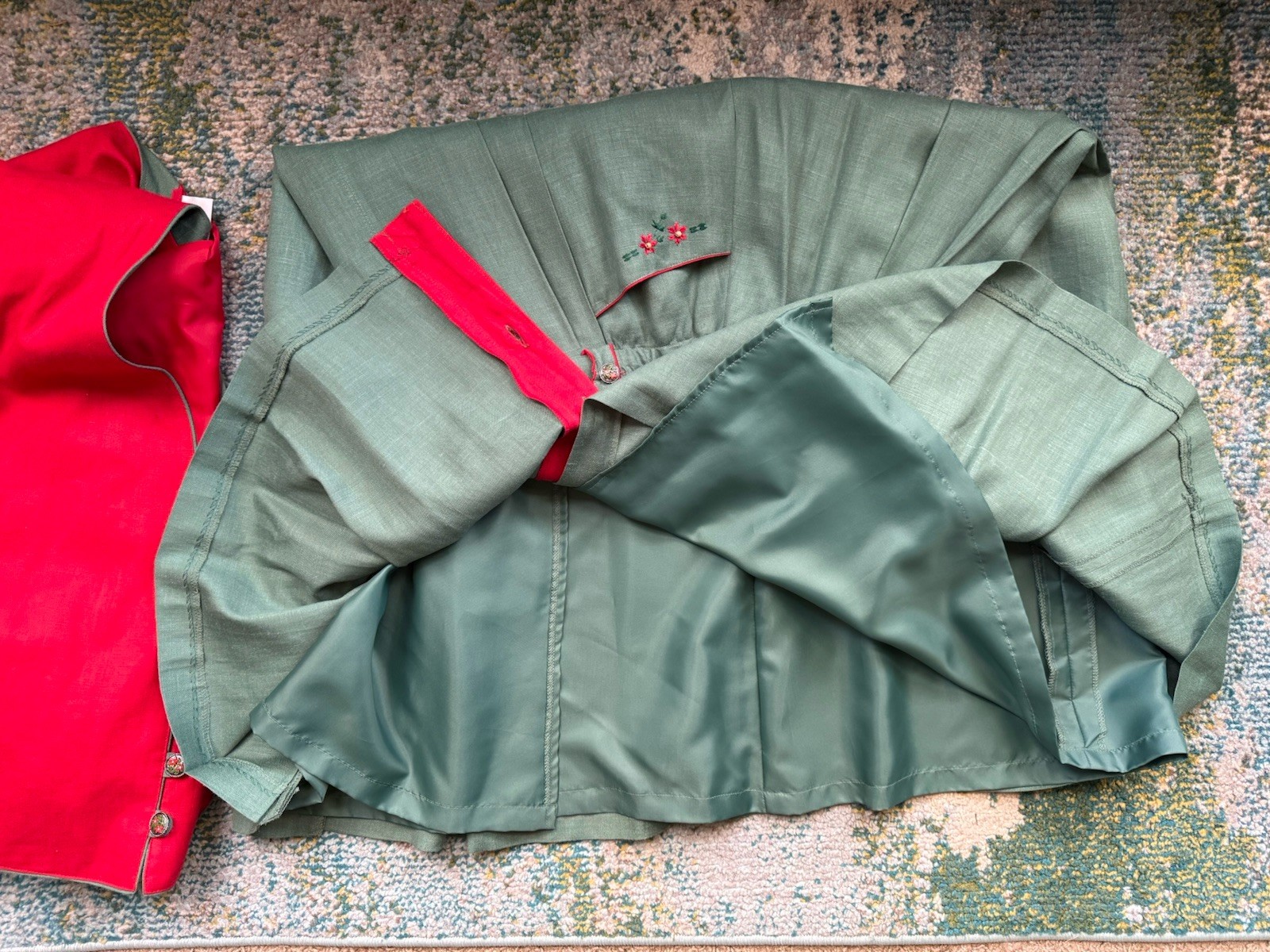 Vintage Meico Landhaus holiday poinsettias skirt jacket set, size EU 46