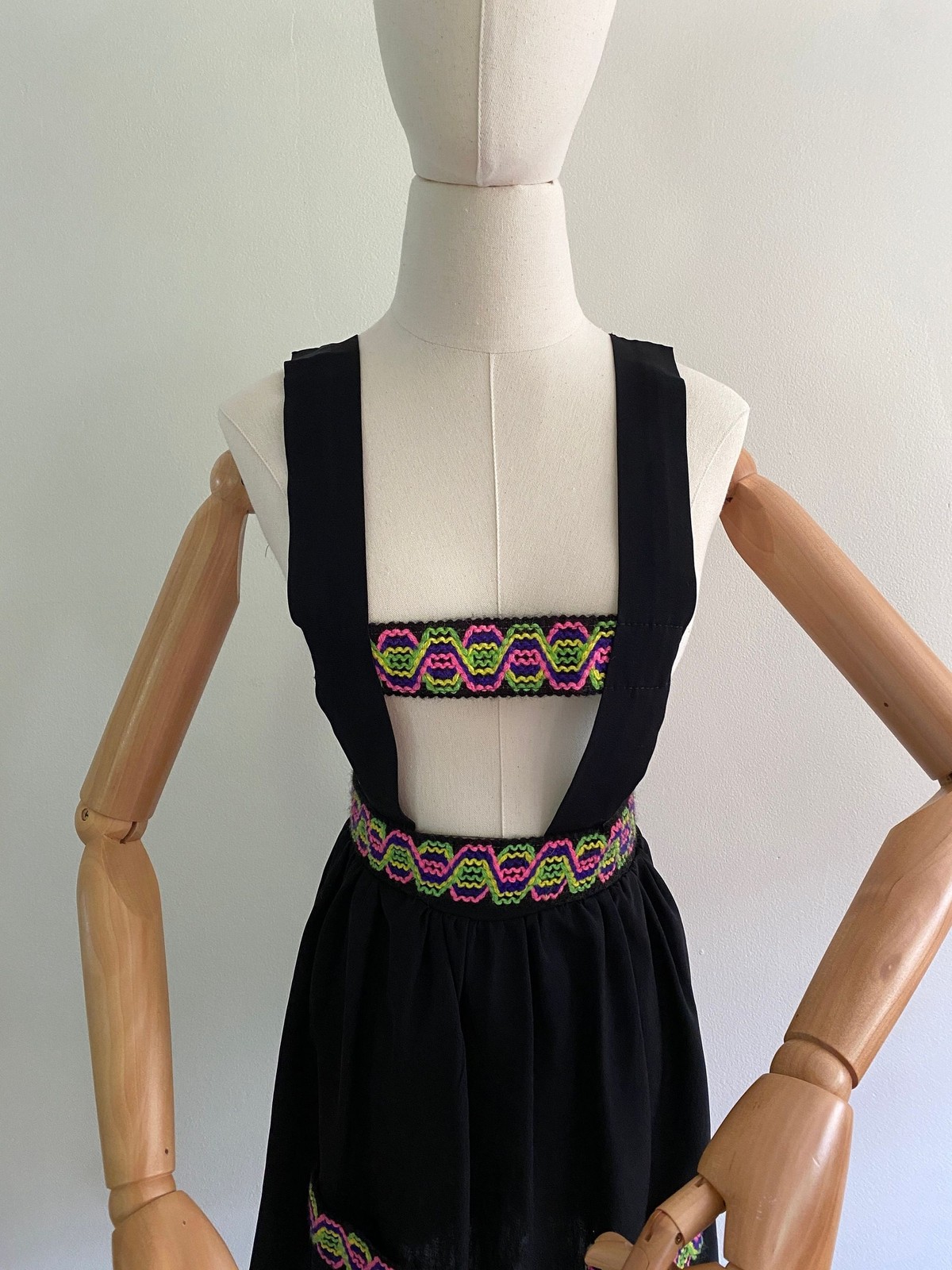 60s overall skirt / 1960s mod jumper / black vintage pinafore school girl skirt