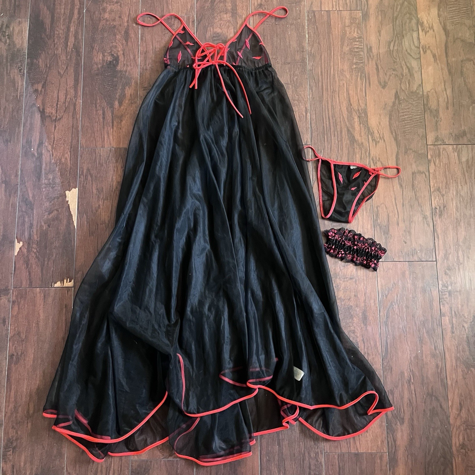 Vintage 1960s Pandora Lingerie By Chic Full Length Nightgown Black Red Lips