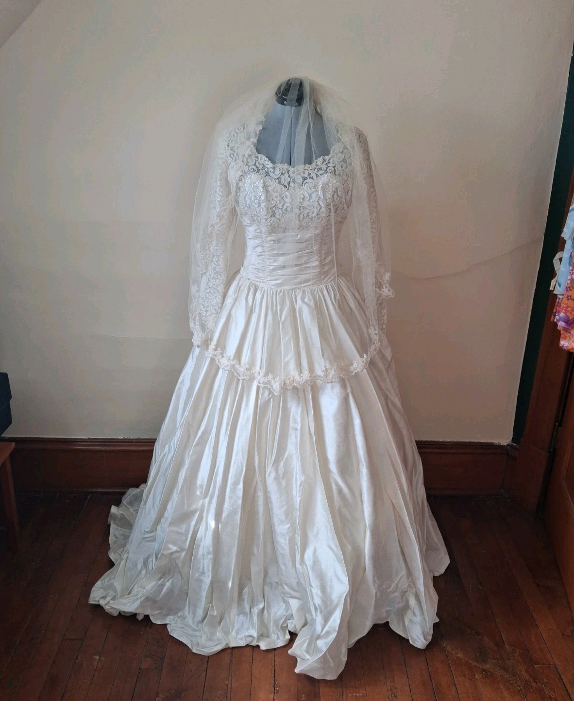 1950s Lace Wedding Dress Professionally Restored Sz S/M Gown W Accessories