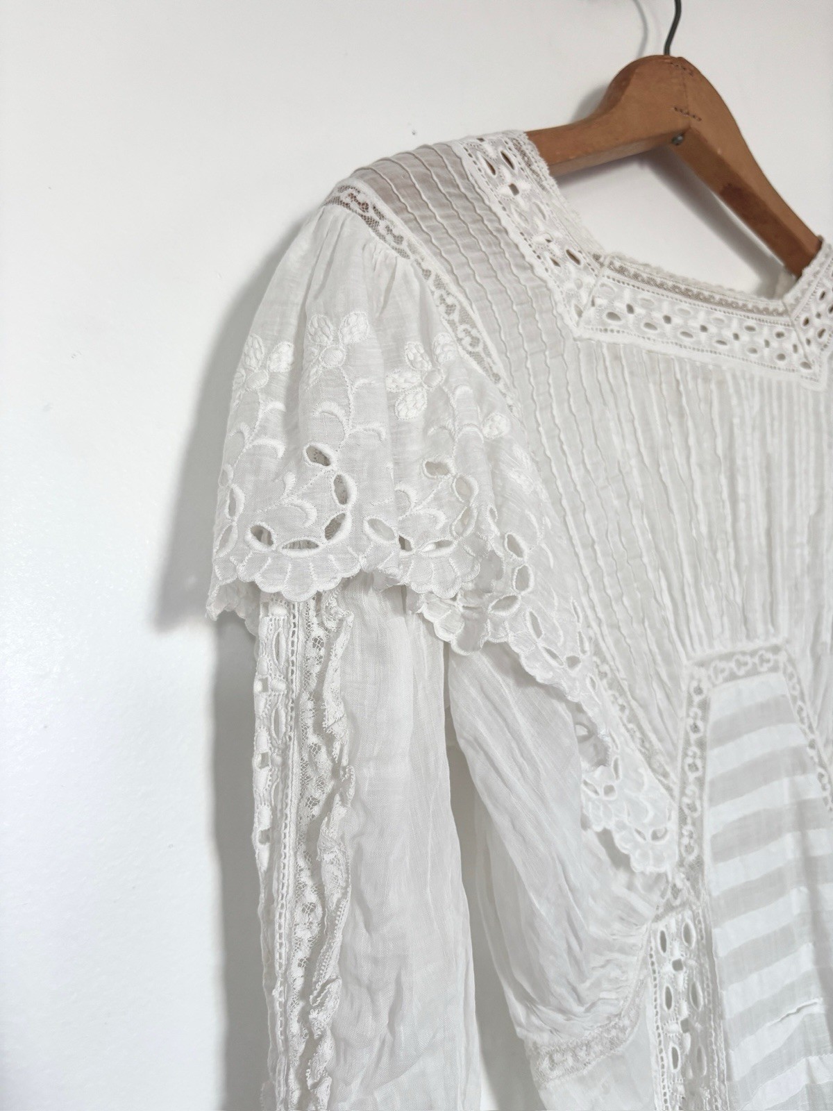 Antique Edwardian Early 1900s Cotton Voile/Embroidered Eyelet Lace Blouse