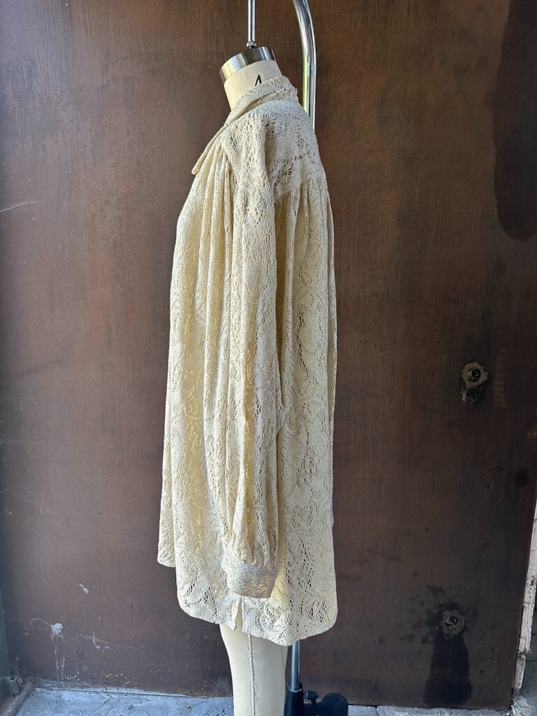Vintage Authentic AKA romantic cream and gold lace blouse w/ gold buttons size L