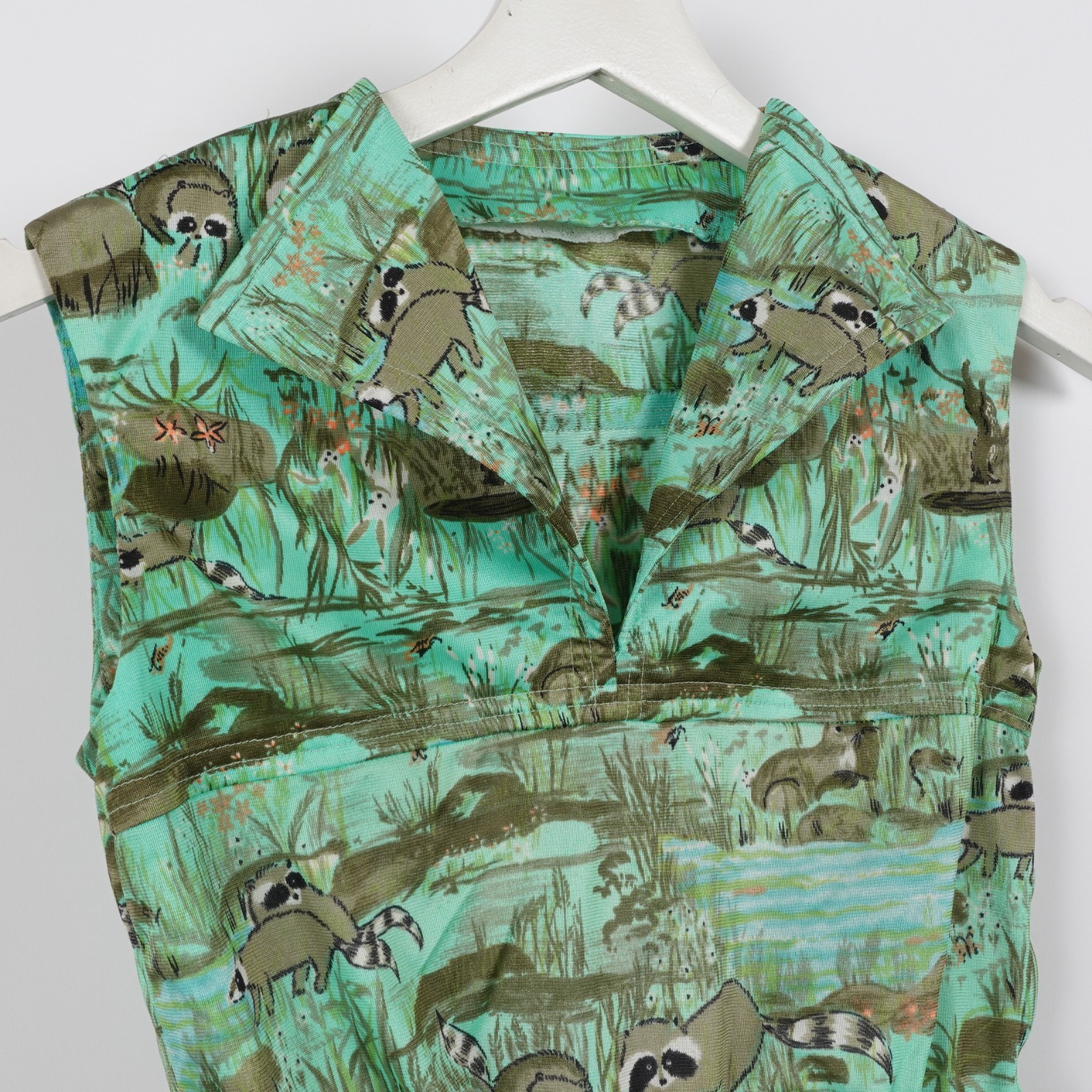 Vintage 1970s Women’s All Over Print XS Raccoon Crop Shirt Sleeveless Bunny 70s