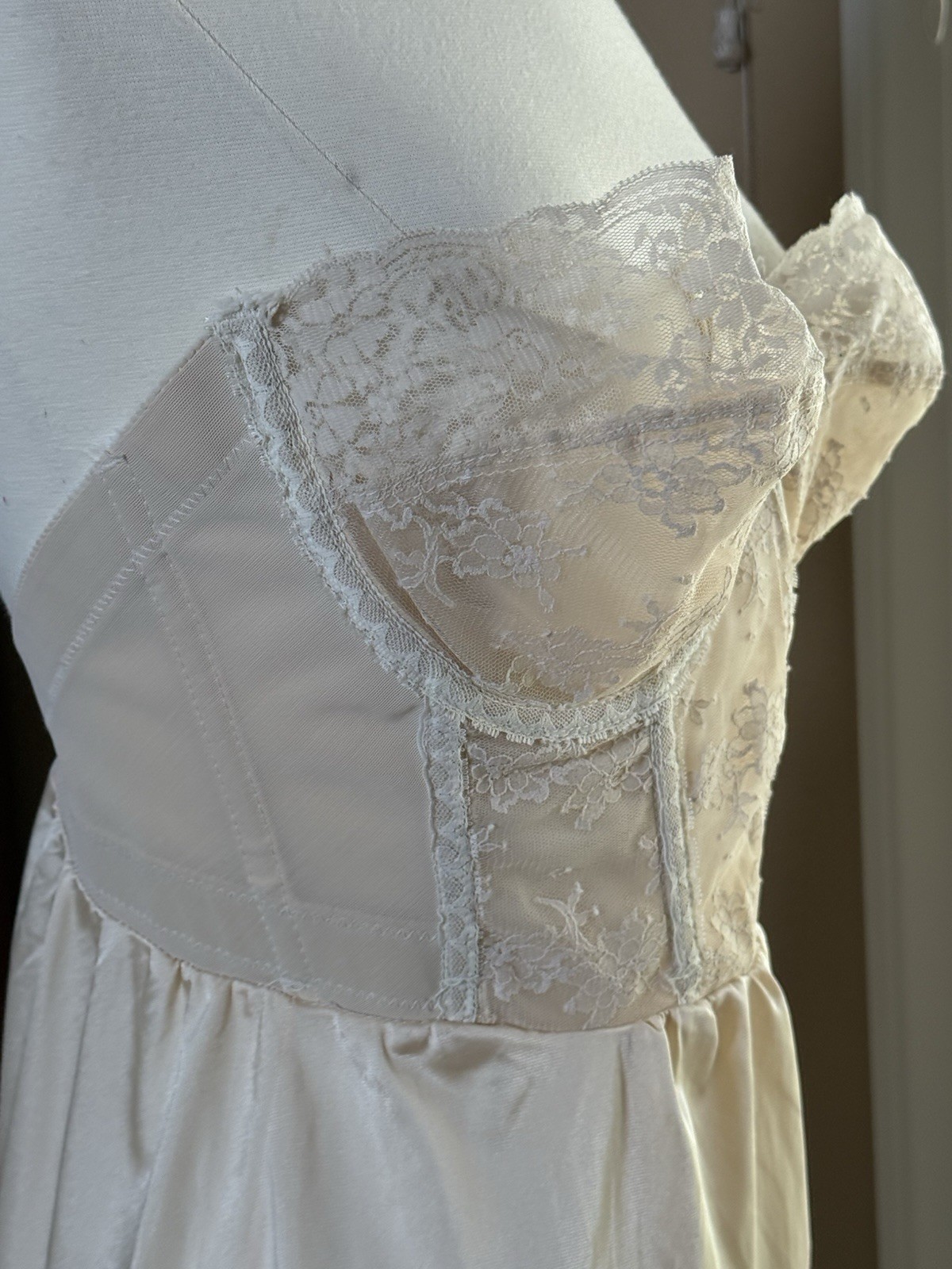 Vintage BACKTALK Young Smoothie Strouse Adler Lace Bustier Bra Dress Slip 36D