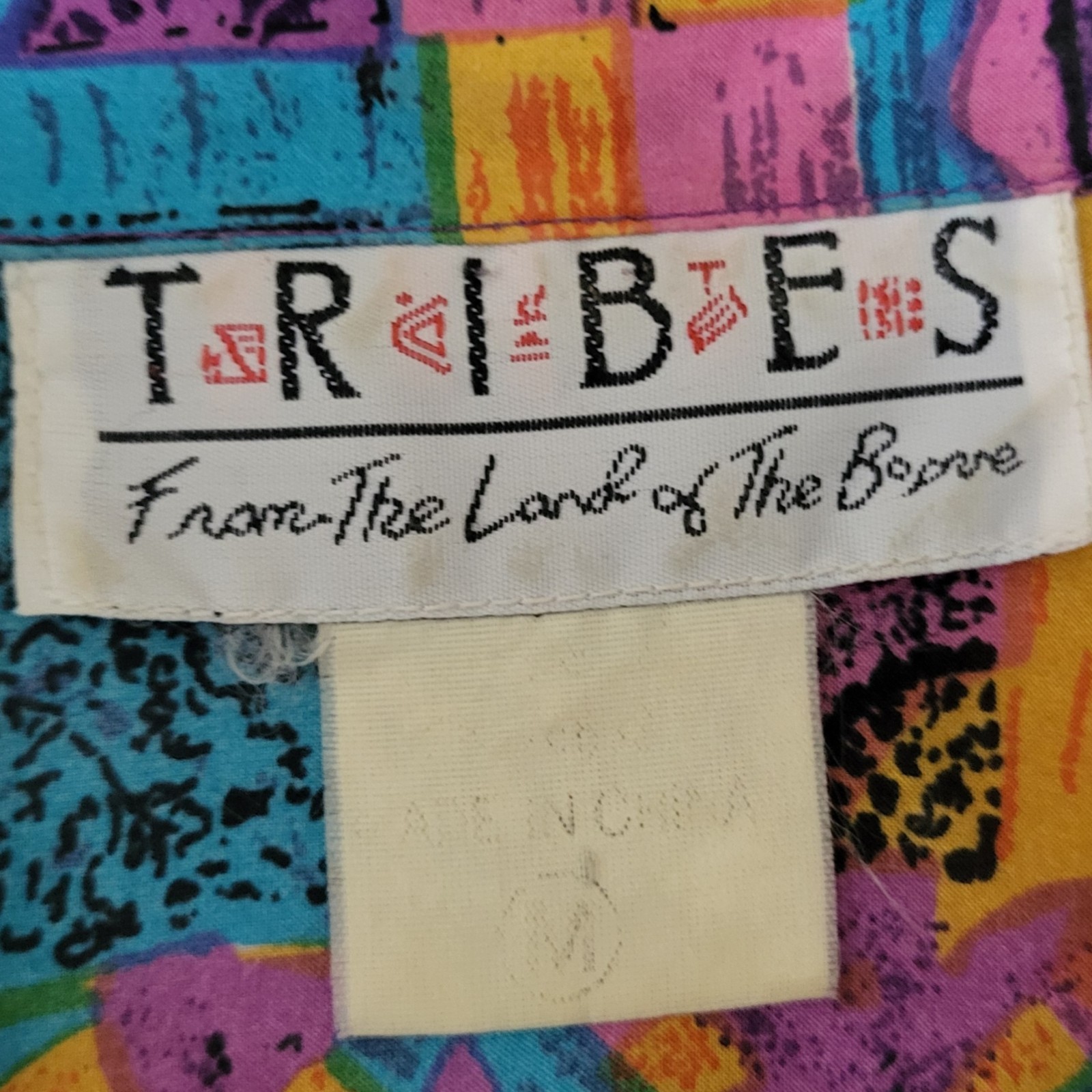 Vintage 90’s Women’s M 'TRIBES FROM THE LAND OF THE BRAVE’ Short Sleeve Silk Top