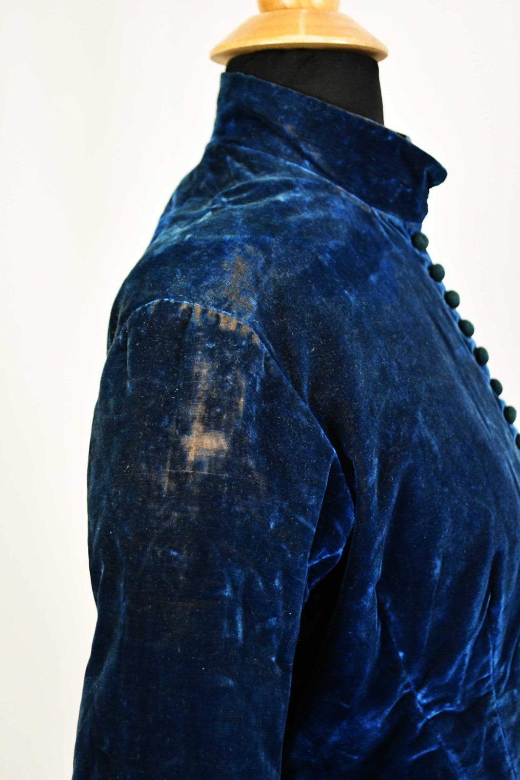 VICTORIAN BLUE VELVET VISITING DRESS, 1895