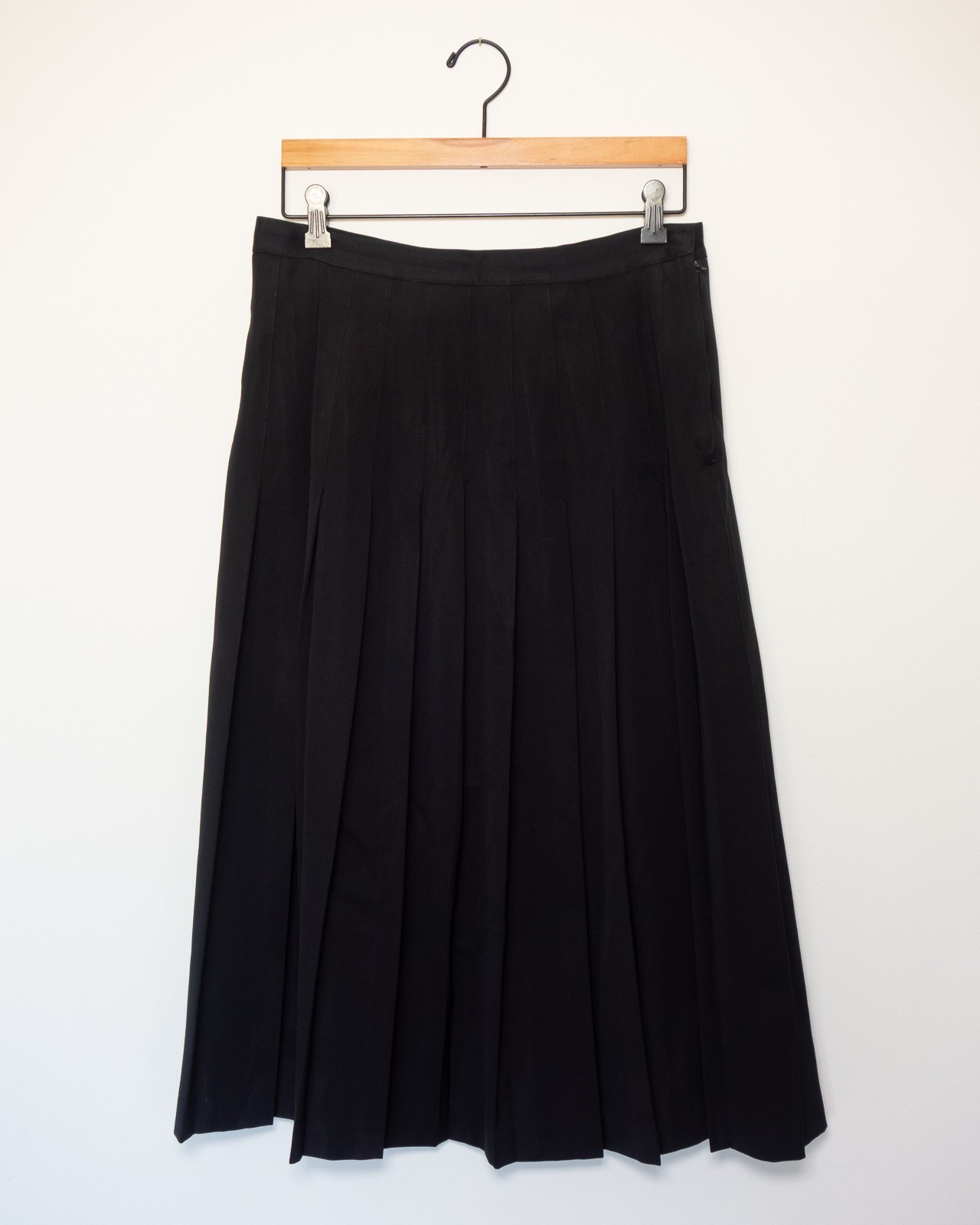 Vintage Toff’s Size 15/16 Black Pleated Wool Skirt Mid-Length Hong Kong