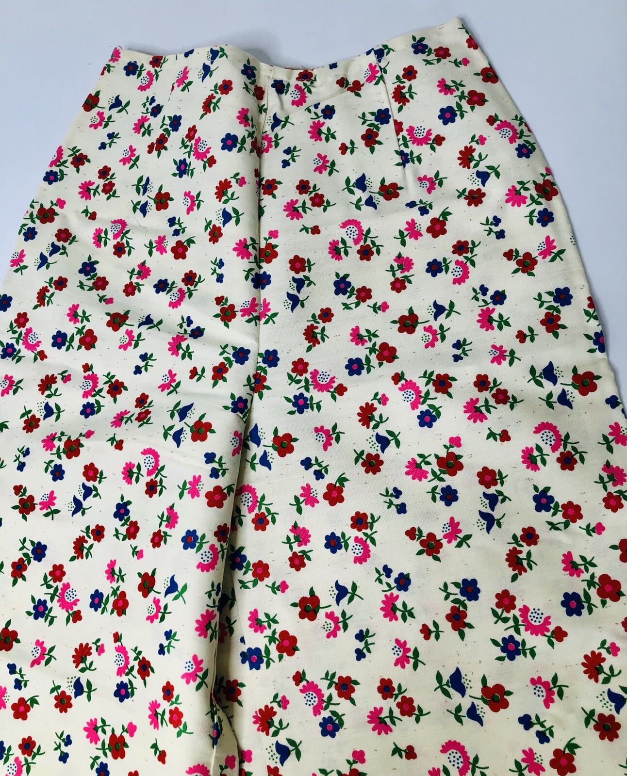 VTG 60’s Womens Pants Culottes Cream w/ Vibrant Flower Power Print