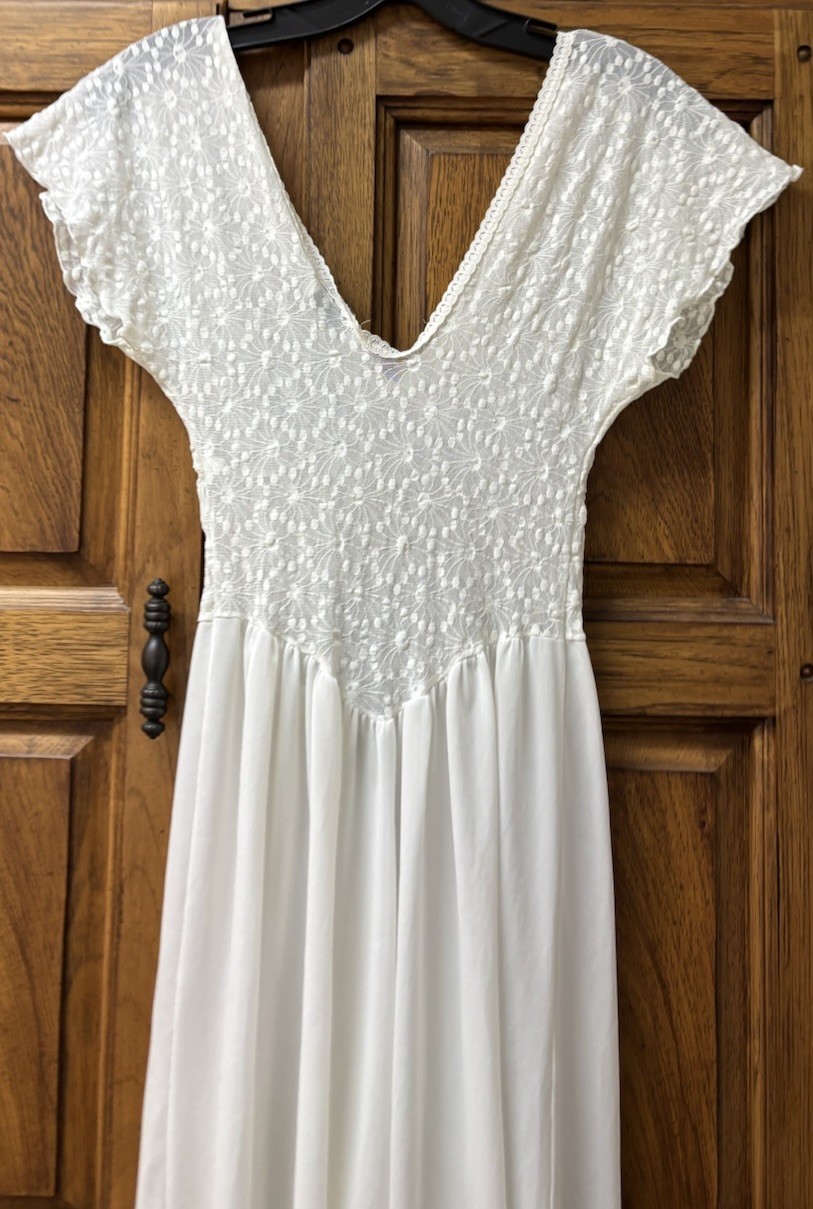 Vintage Intimate Moments White Lace Bodice & Nylon Nightgown Lingerie Medium