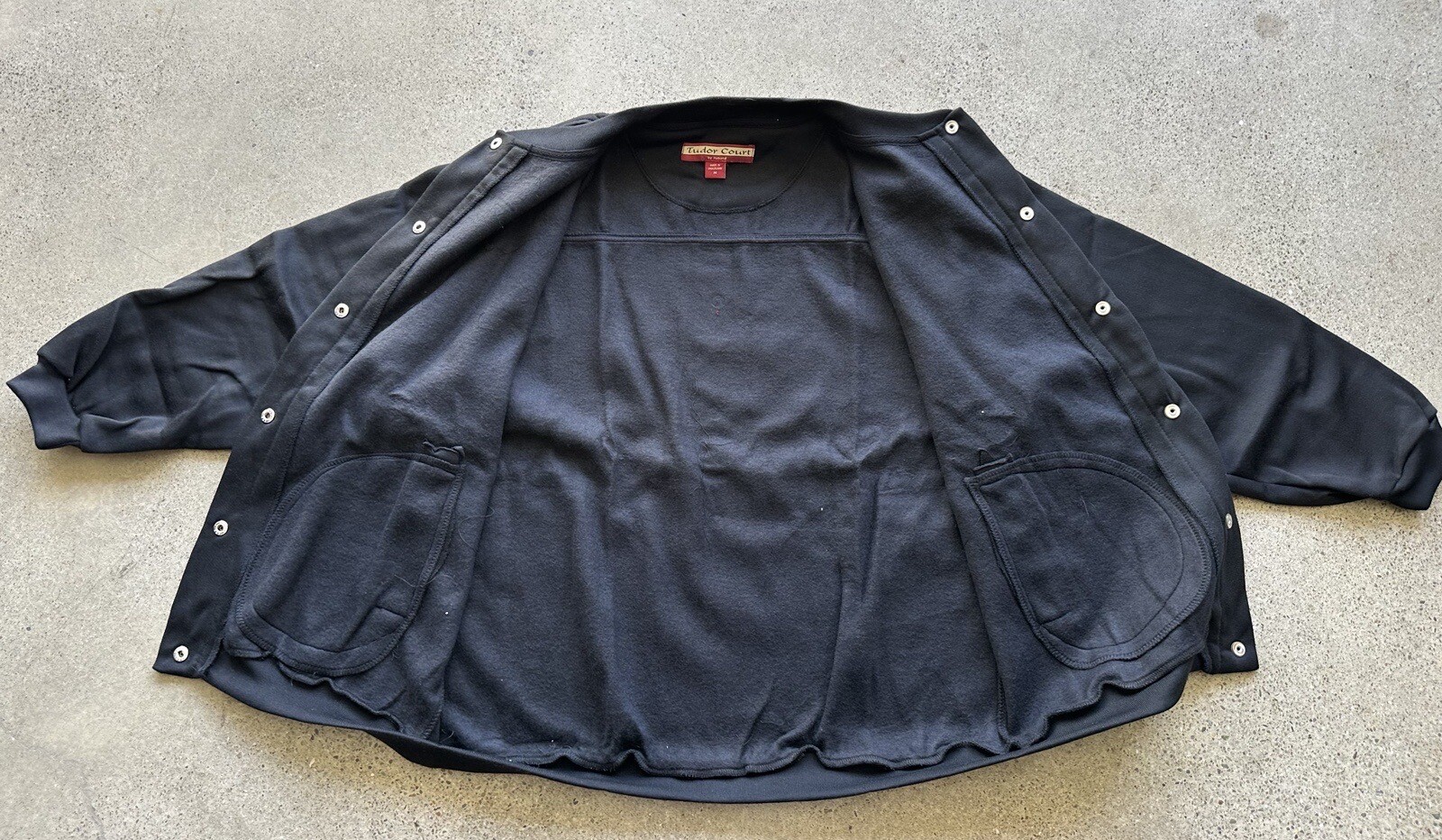 Vintage NWOT Tudor Court by Haband Black Snap Closure Crewneck Sweater Size M