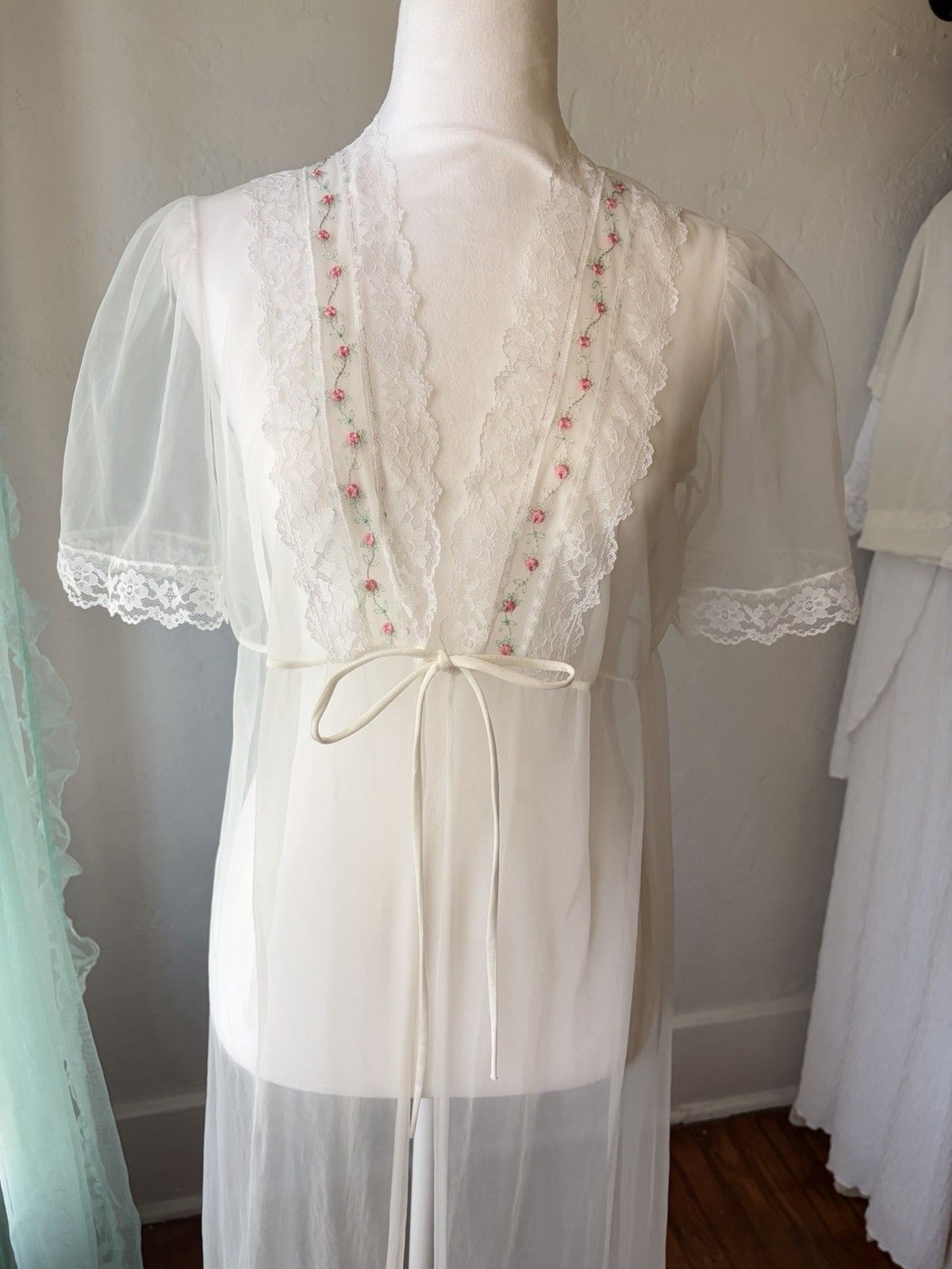 Vintage 70s Nylon Cottagecore Peignoir Robe Floral Embroidered Lace Size L