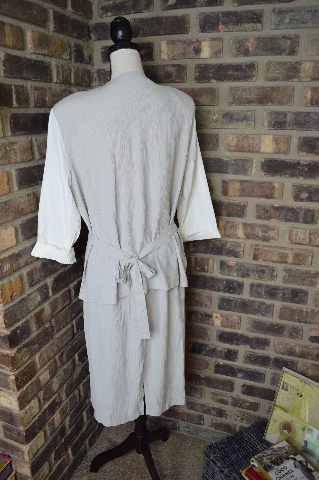 Vintage Reina Women’s size 16 Gray 2 piece set Top And skirt Set Size Large BA