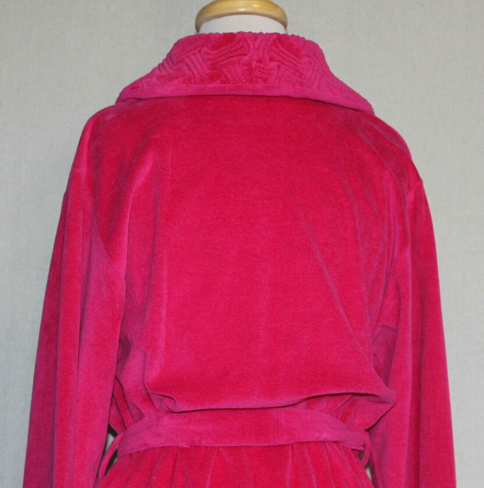 NEW! Vintage GERRY Plush Velour PINK Bathrobe w Embossed Design Trim Size Medium