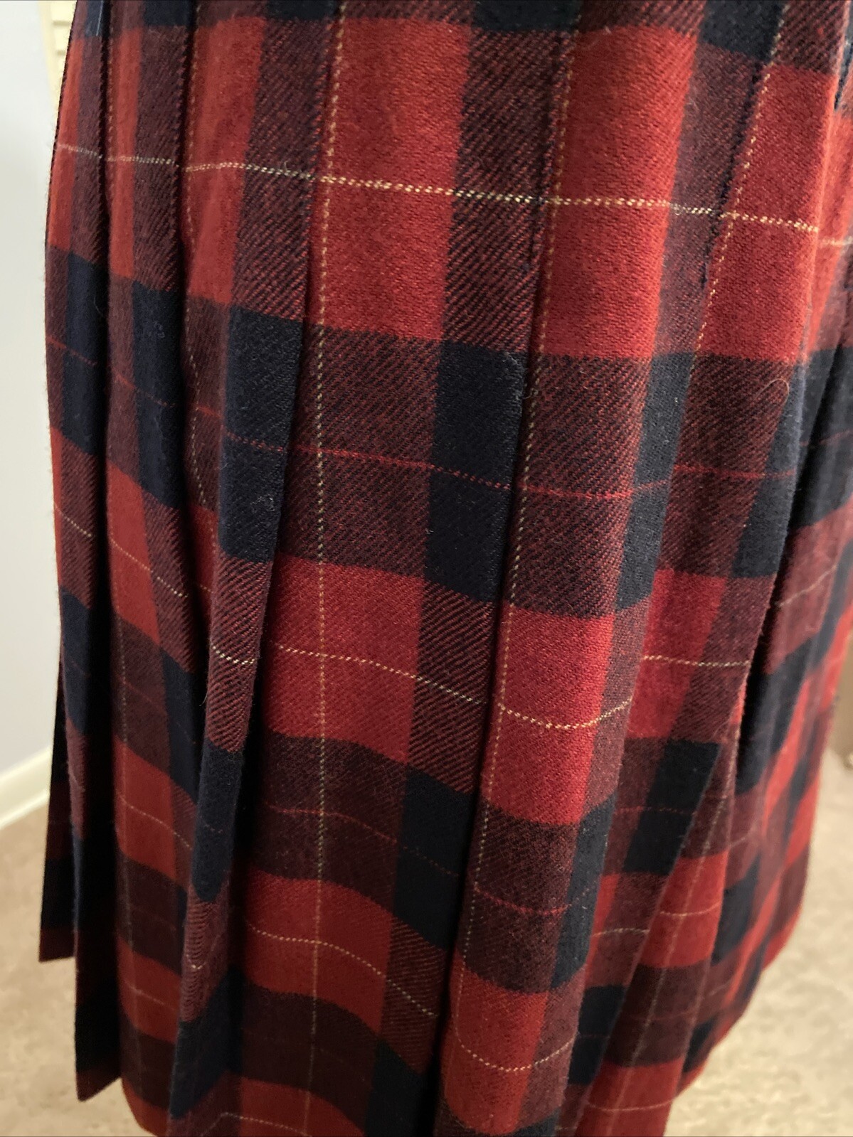 David Brooks Ltd Vintage Wool Red & Black Plaid Pleated Wrap Skirt fringe, Sz 6