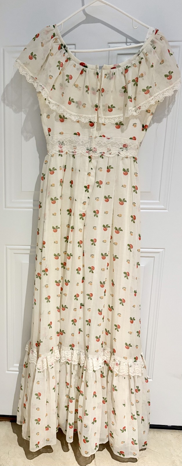 Vintage 1970s Union‑Made Peasant Maxi Dress Apple Print Lace Trim Size 7 USA