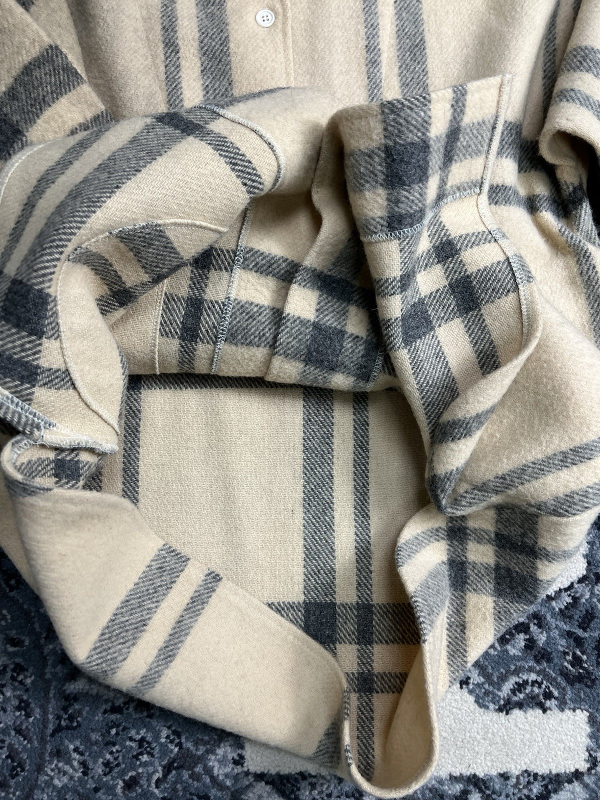 Vintage 1960s Womens’ WoolRich Flannel Shirt Size Large Made In USA beige